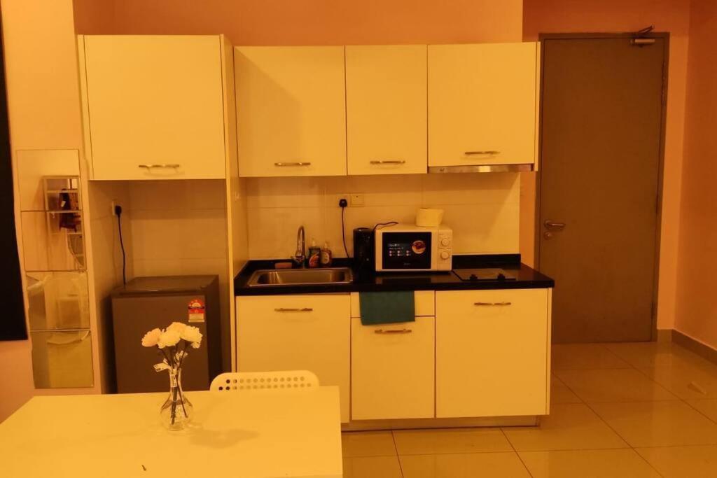 Apartment Cq1305-selfcheckin-netflix-wifi-parking-cyberjaya, Cybersquare Soho,2012