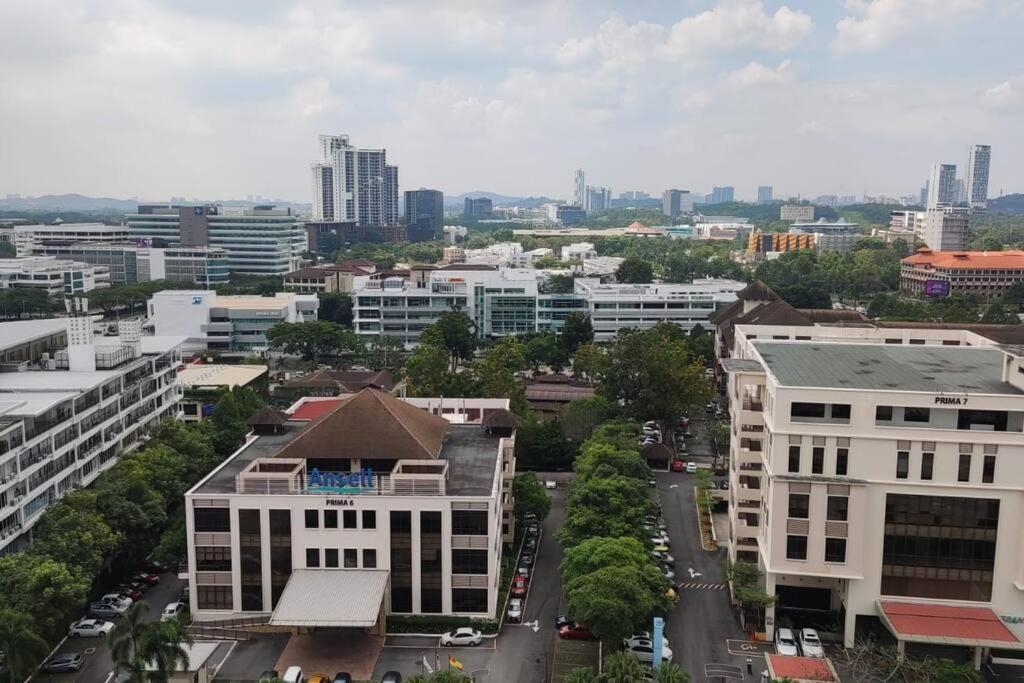 Cq1305-selfcheckin-netflix-wifi-parking-cyberjaya, Cybersquare Soho,2012 *