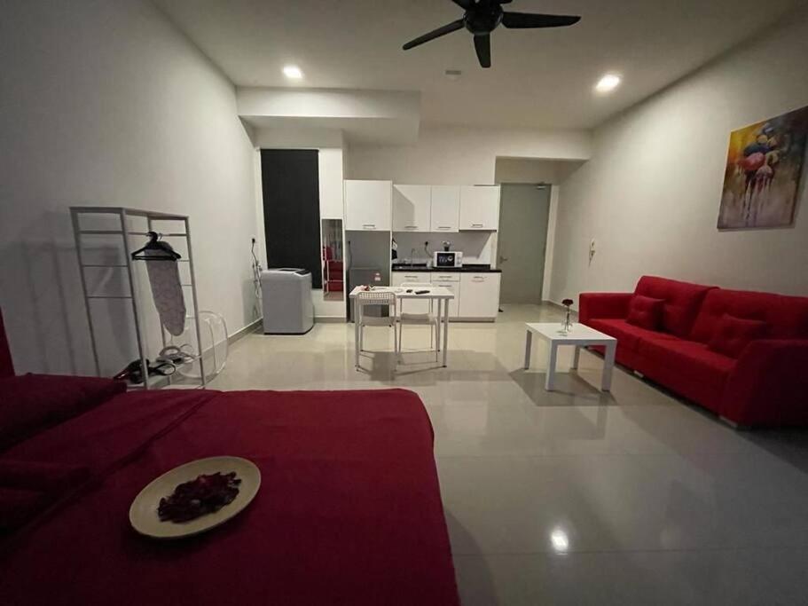 Cq1305-selfcheckin-netflix-wifi-parking-cyberjaya, Cybersquare Soho,2012 Apartment *