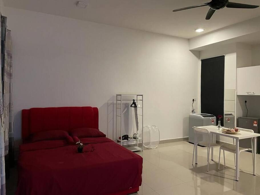 Cq1305-selfcheckin-netflix-wifi-parking-cyberjaya, Cybersquare Soho,2012 Apartment