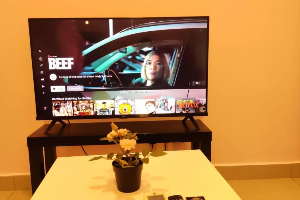 Pangsapuri Cq1305-selfcheckin-netflix-wifi-parking-cyberjaya, Cybersquare Soho,2012